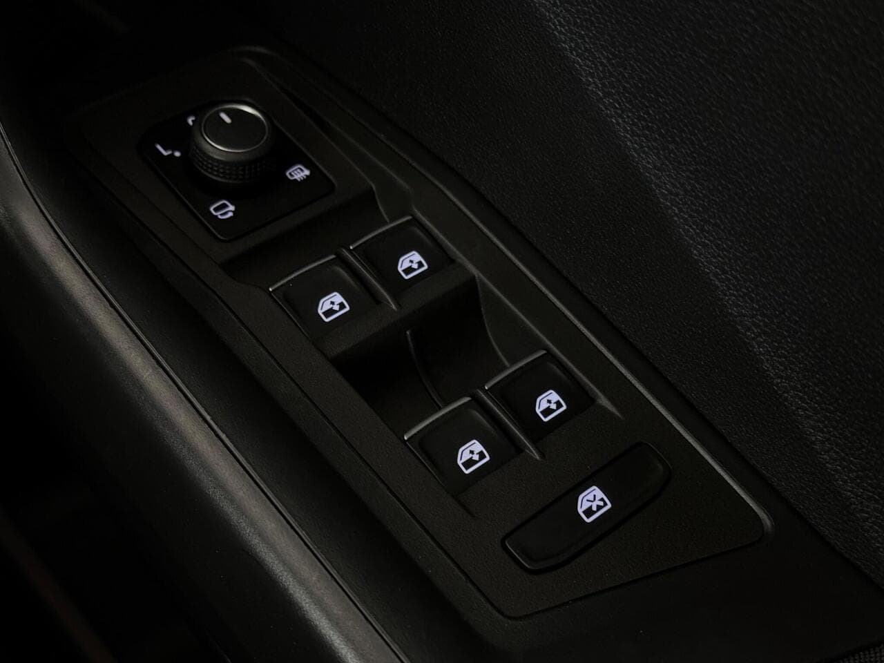 Volkswagen T-Roc thumbnail Misc Controls