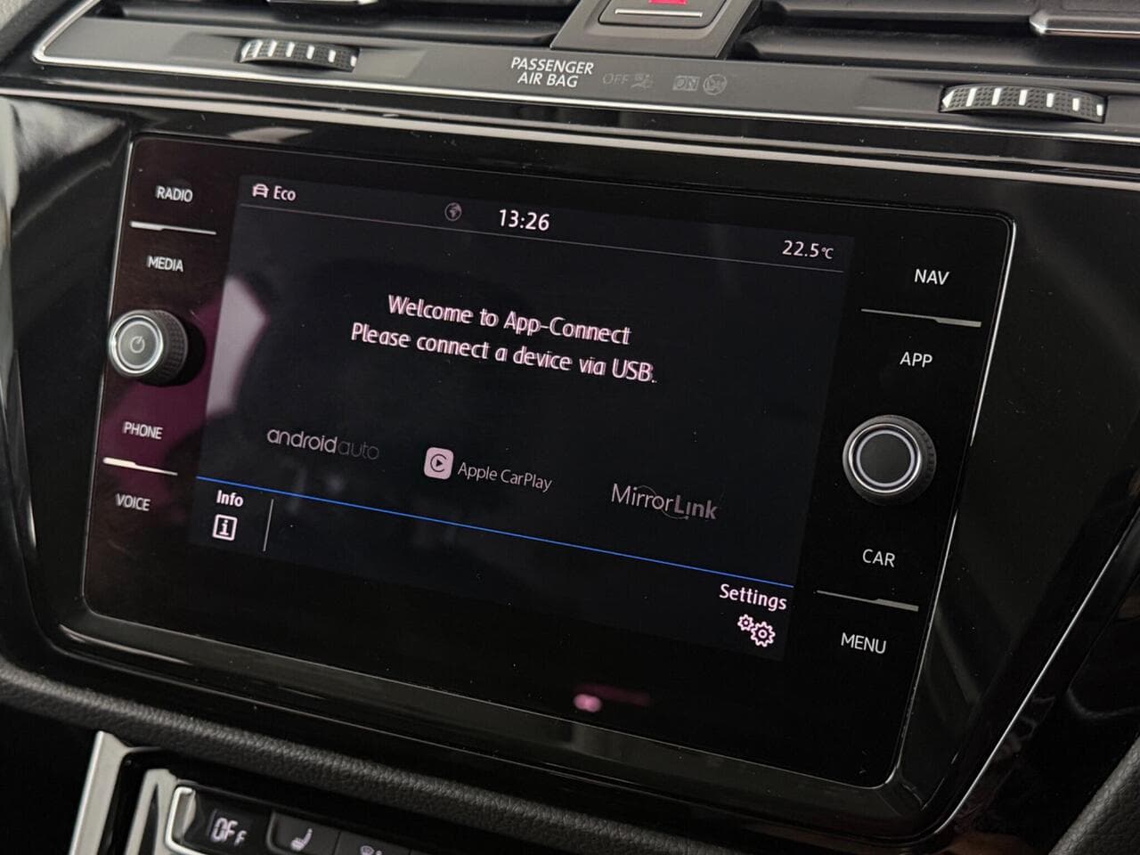 Volkswagen Touran thumbnail Infotainment System
