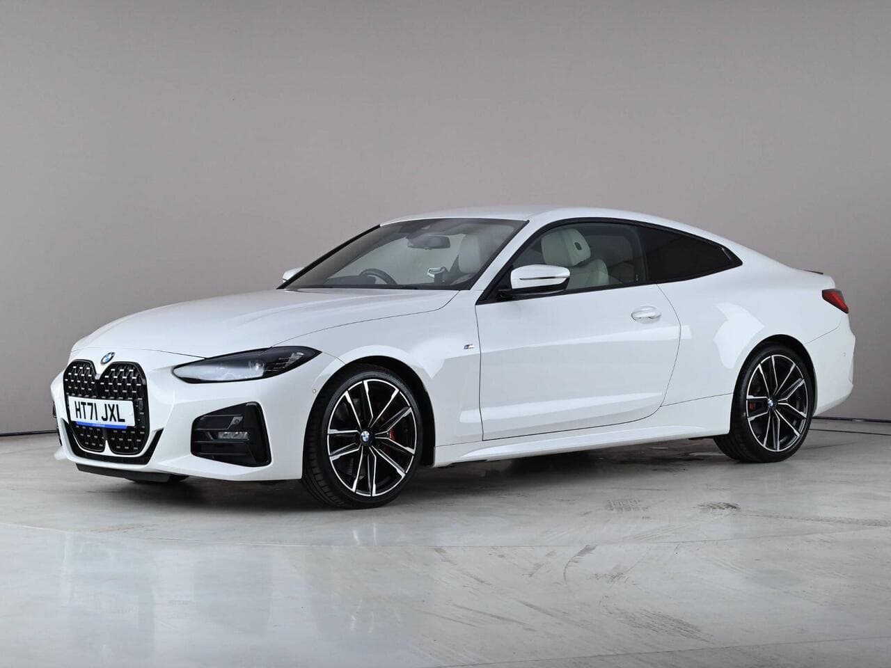 BMW 4 Series thumbnail Front Left