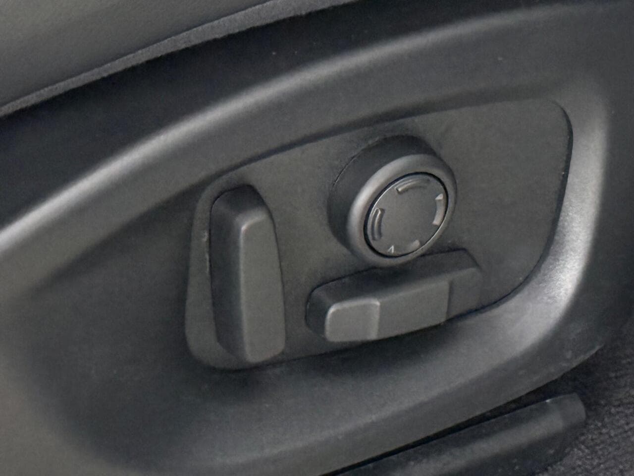 Jaguar E-PACE thumbnail Misc Controls