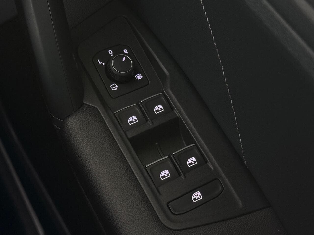 Volkswagen Tiguan thumbnail Misc Controls