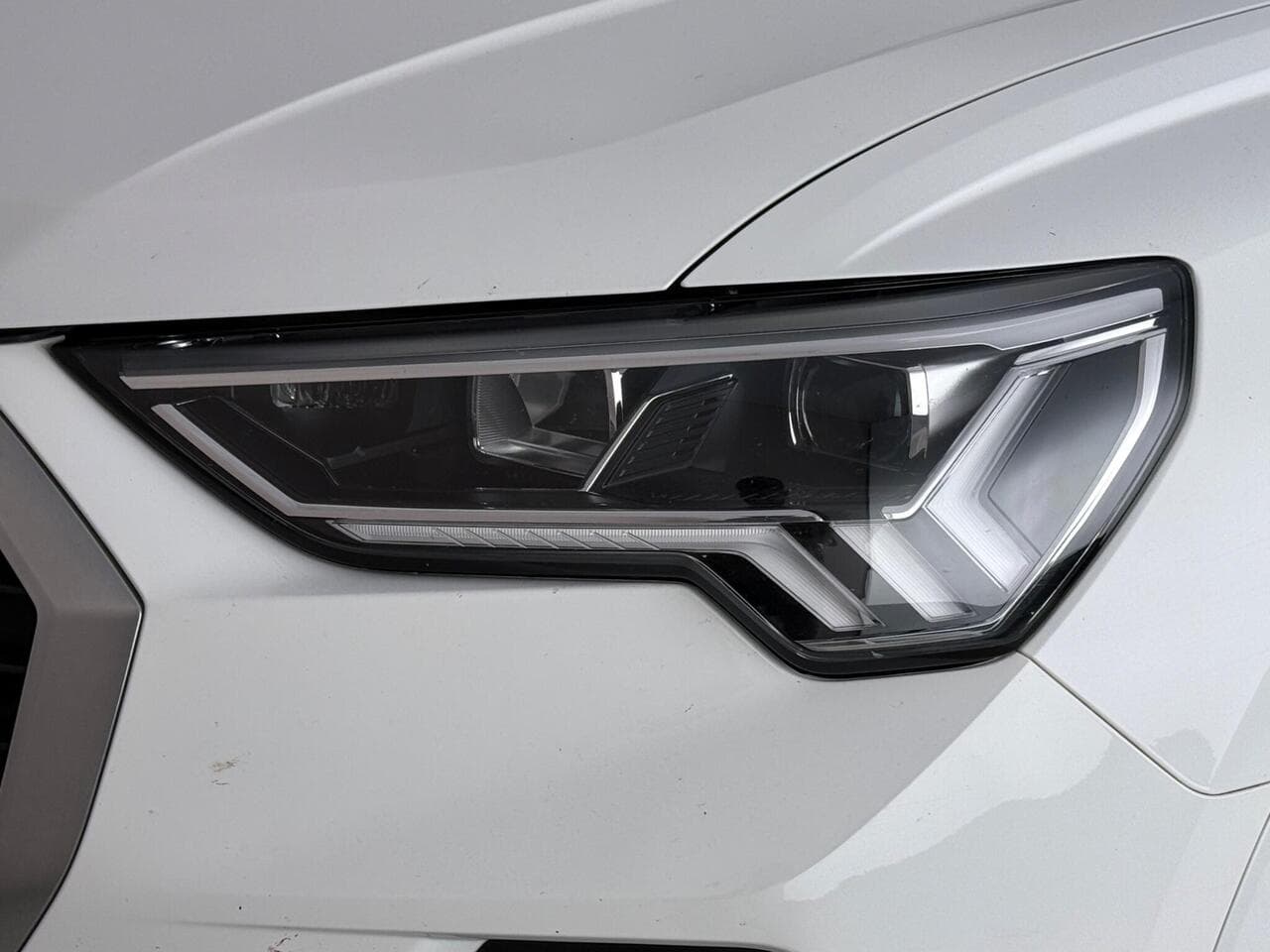 Audi Q3 thumbnail Lights Front