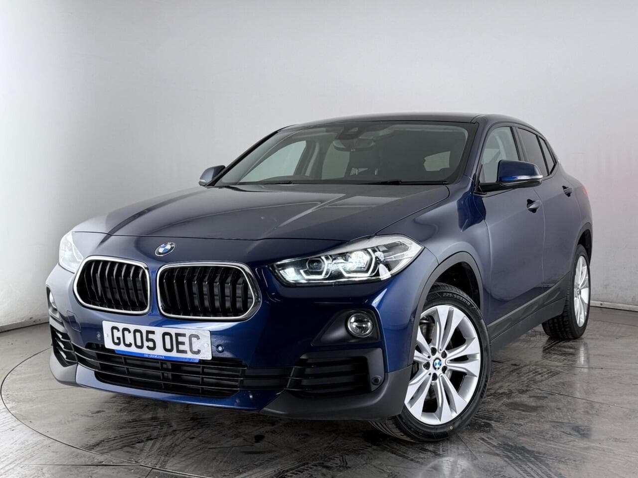 BMW X2 thumbnail Front Left