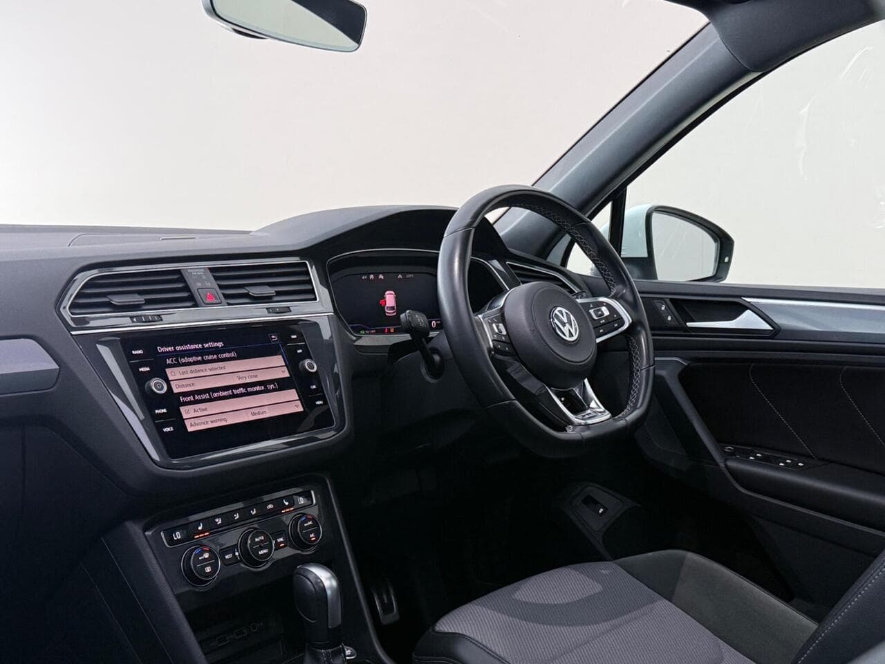 Volkswagen Tiguan thumbnail Interior Front