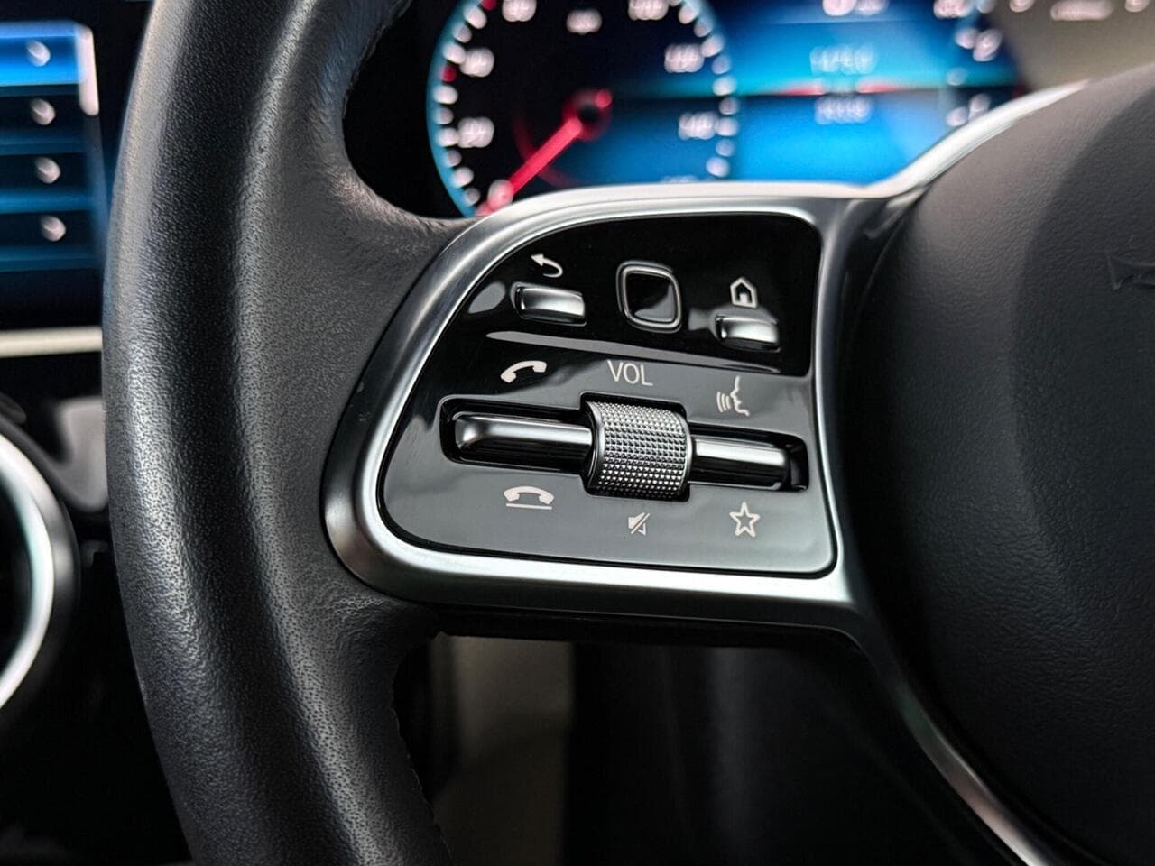 Mercedes-Benz CLA thumbnail Misc Controls
