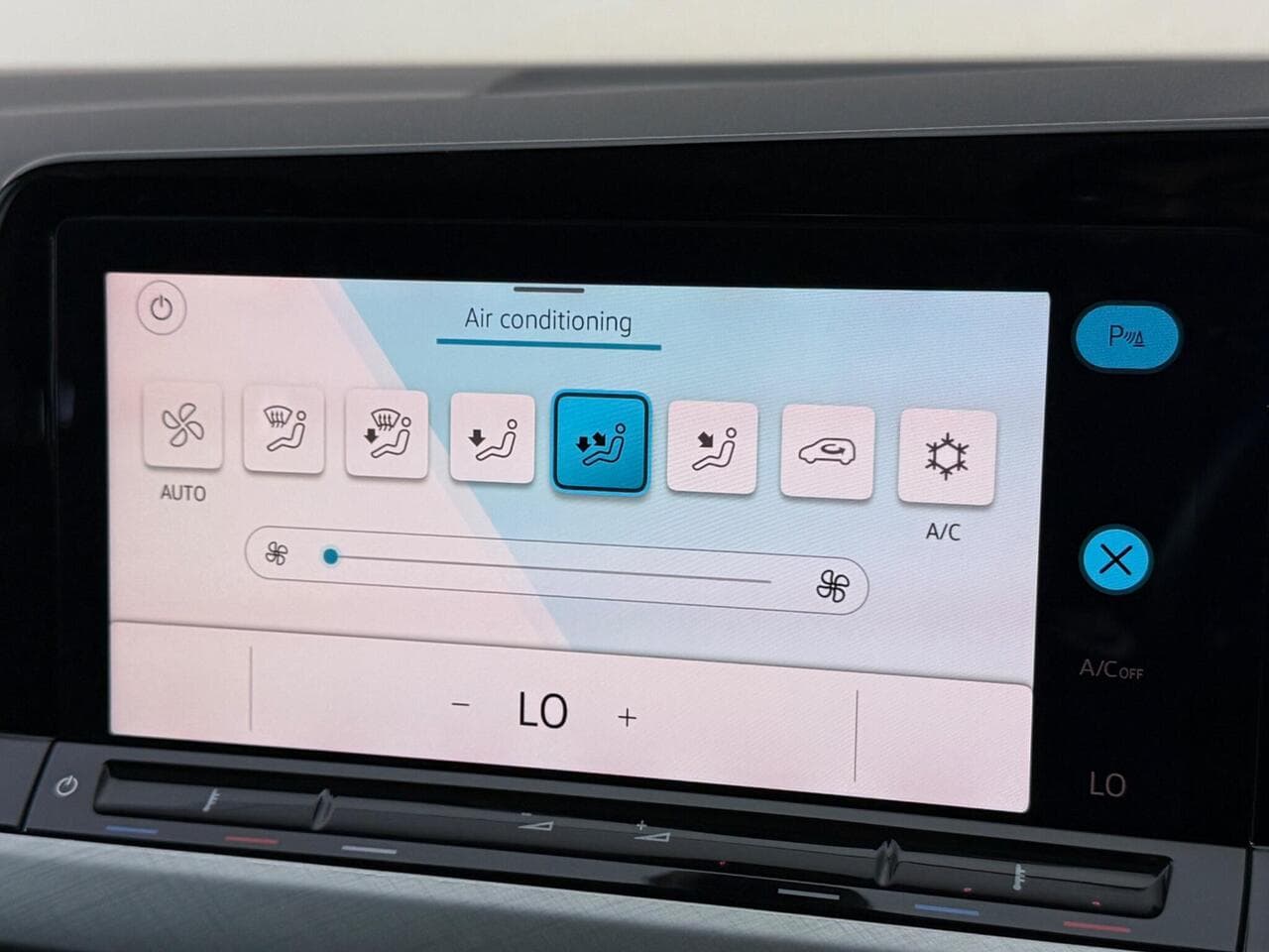 Volkswagen Golf thumbnail Infotainment System