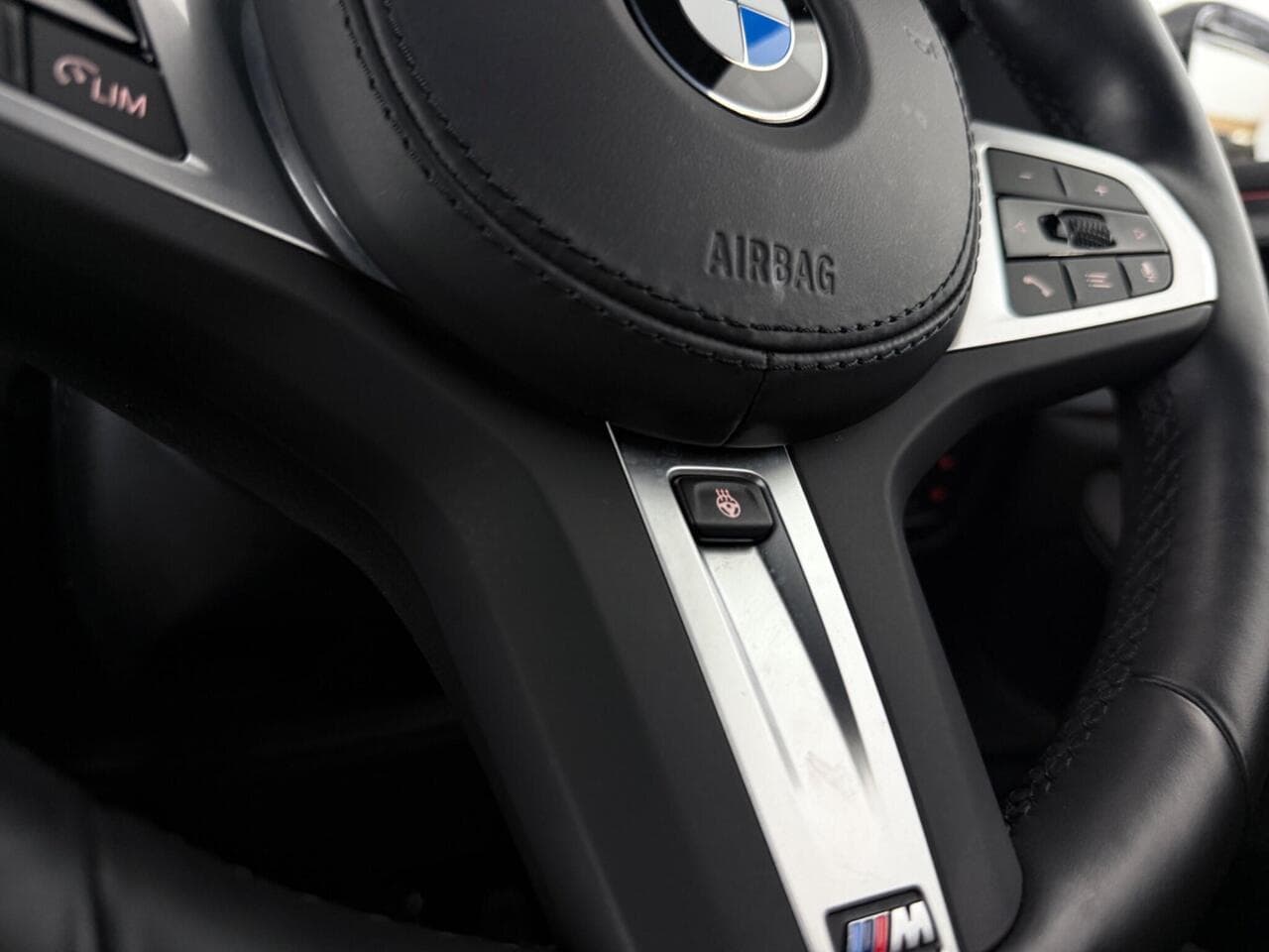 BMW X4 thumbnail Steering Wheel