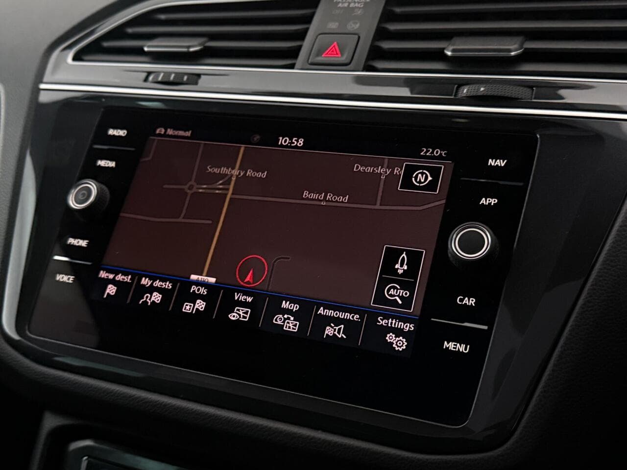 Volkswagen Tiguan thumbnail Infotainment System