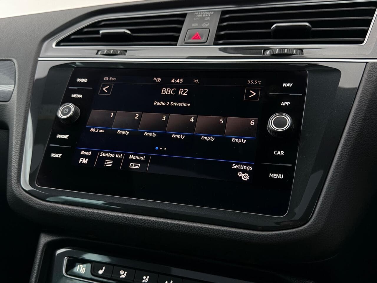 Volkswagen Tiguan thumbnail Infotainment System