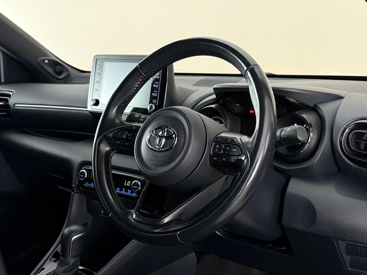 Toyota Yaris thumbnail Steering Wheel