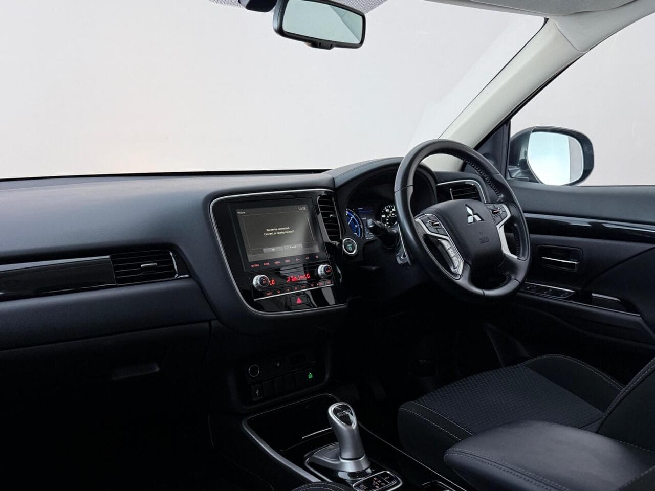 Mitsubishi Outlander thumbnail Interior Front