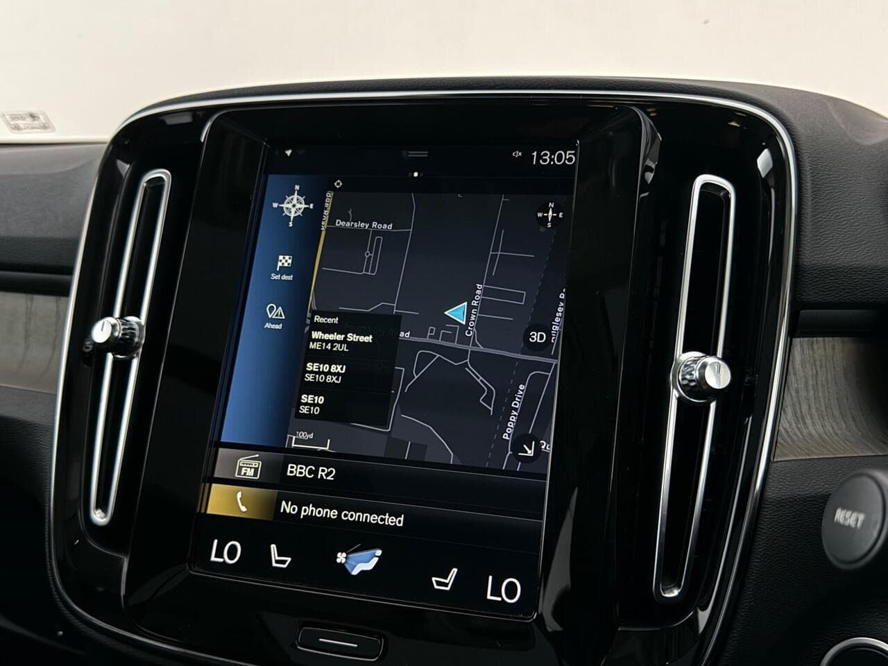 Volvo XC40 thumbnail Infotainment System