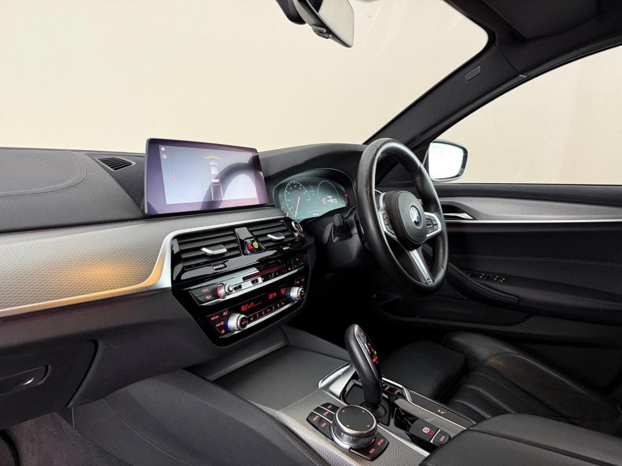 BMW 5 Series thumbnail Interior Front