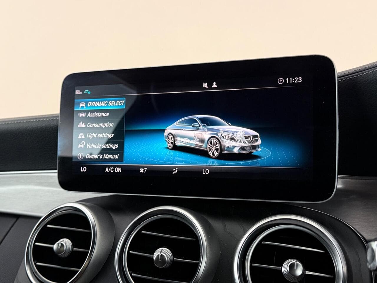 Mercedes-Benz C Class thumbnail Infotainment System