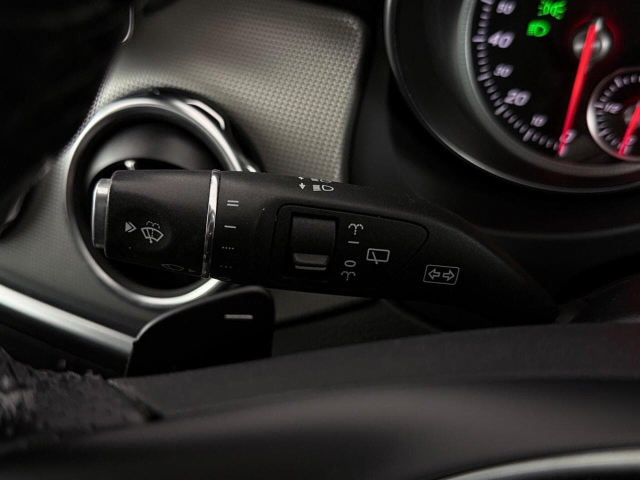 Mercedes-Benz GLA thumbnail Misc Controls