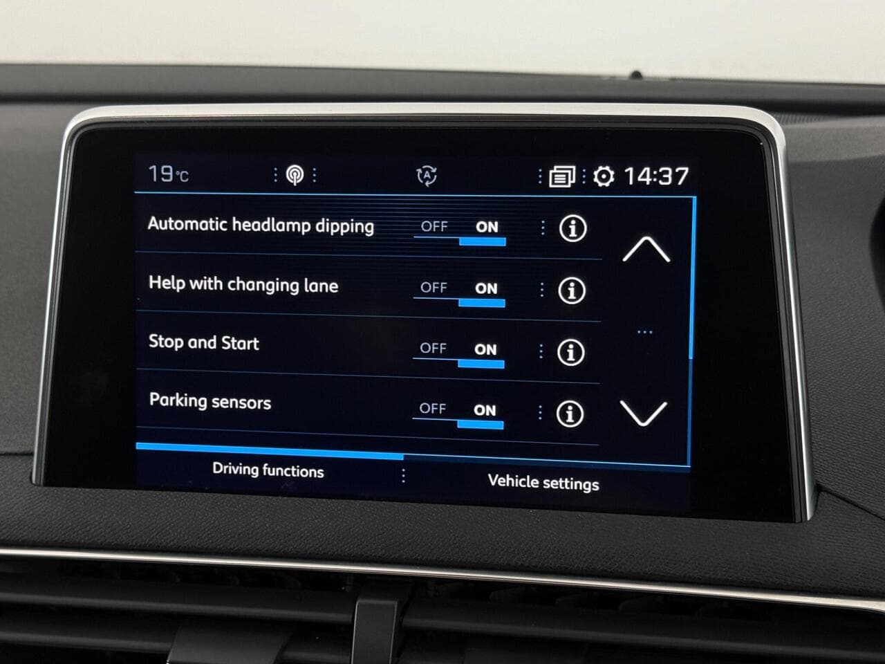 Peugeot 3008 thumbnail Infotainment System