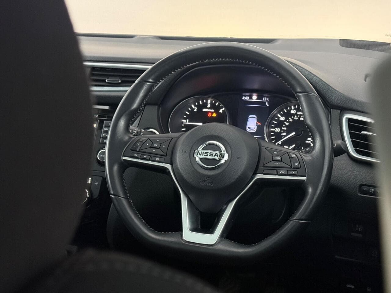 Nissan Qashqai thumbnail Steering Wheel