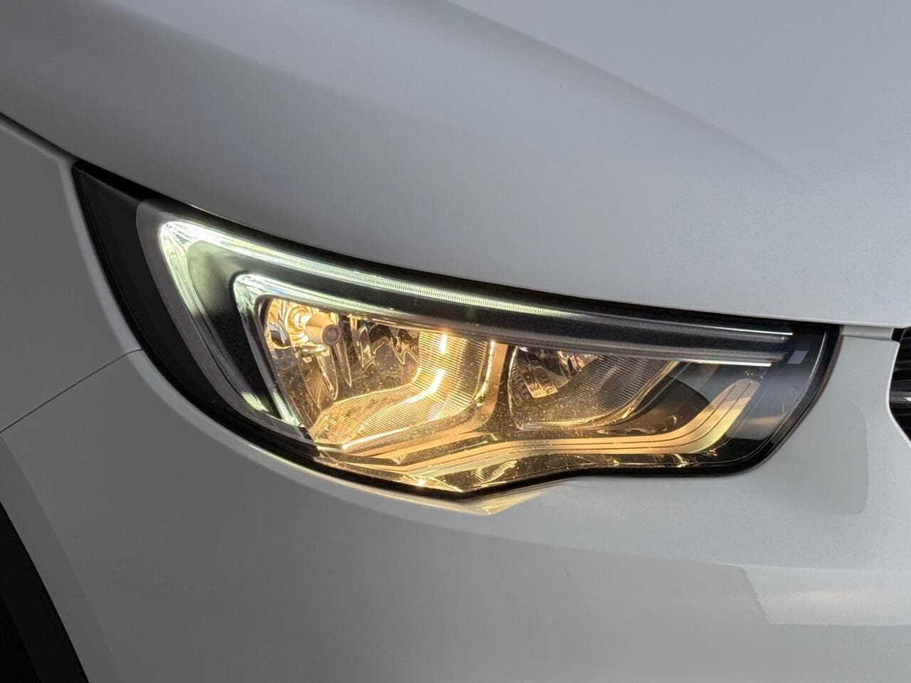 Vauxhall Grandland X thumbnail Lights Front