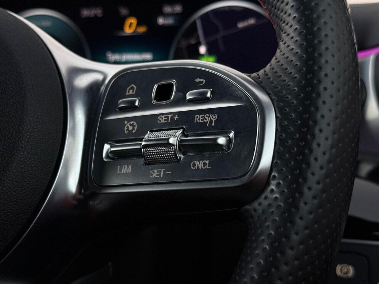 Mercedes-Benz CLA thumbnail Misc Controls