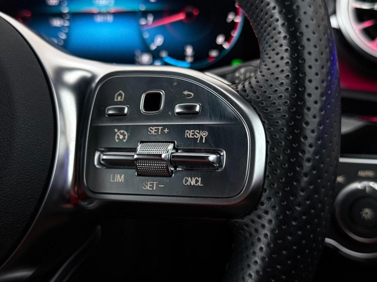Mercedes-Benz CLA thumbnail Misc Controls