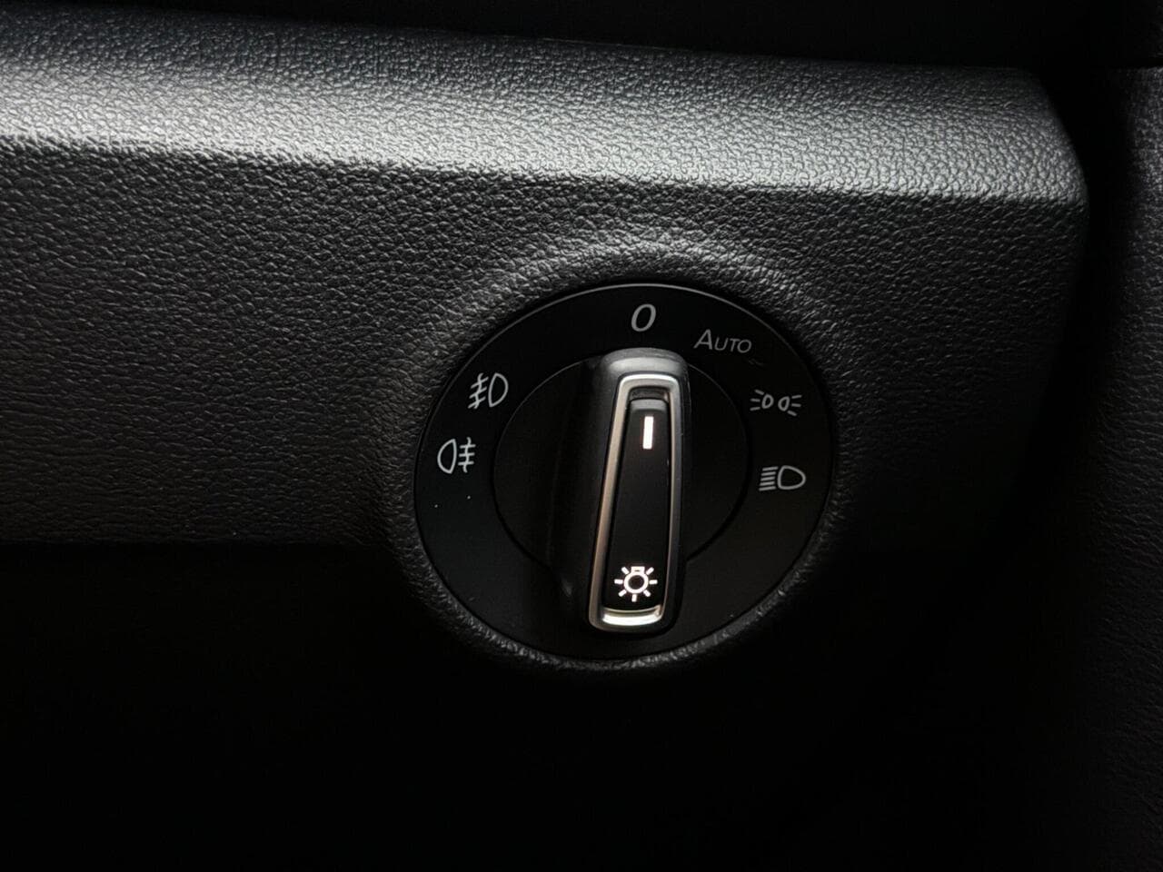 Volkswagen T-Roc thumbnail Misc Controls