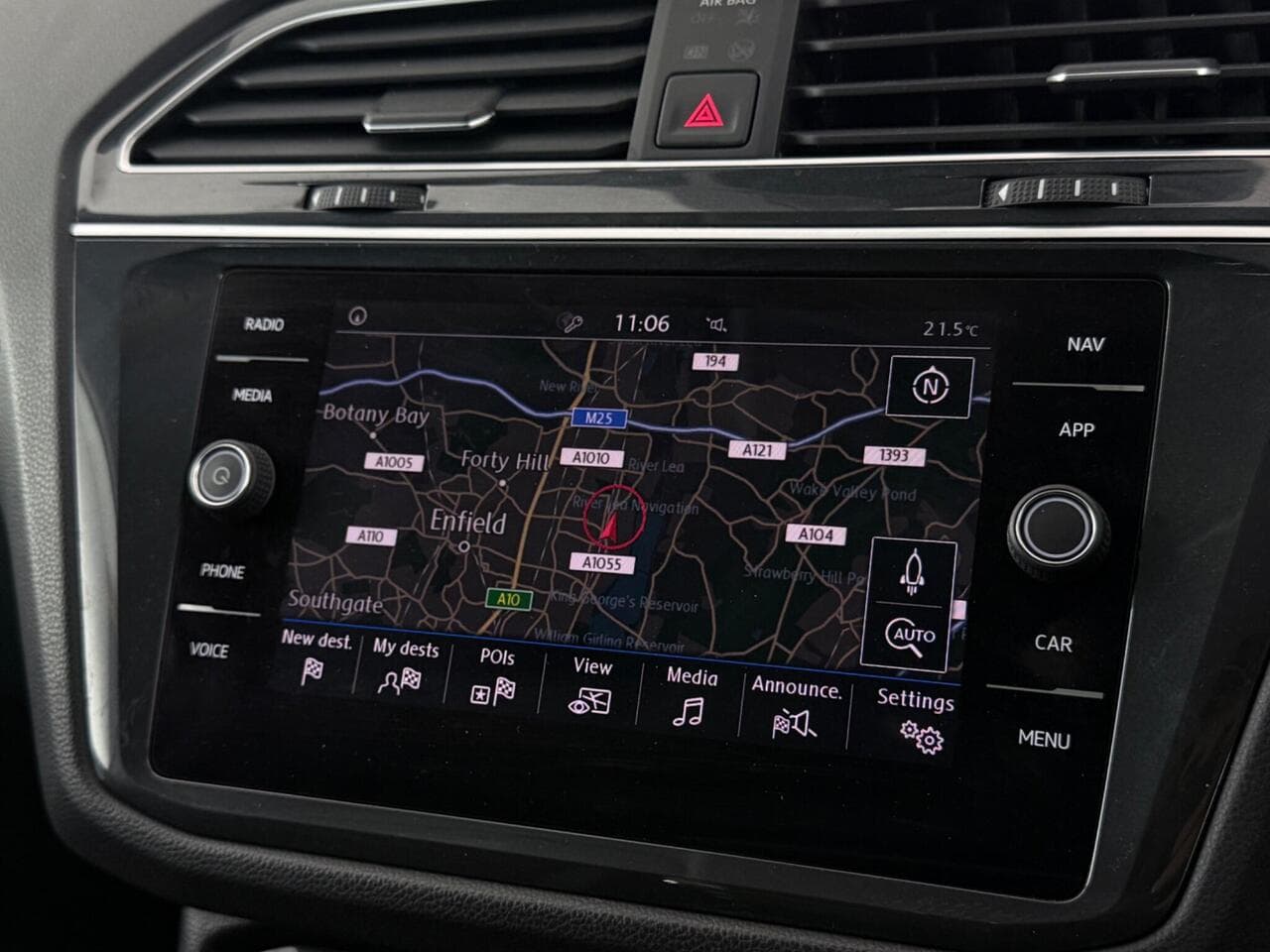 Volkswagen Tiguan thumbnail Infotainment System