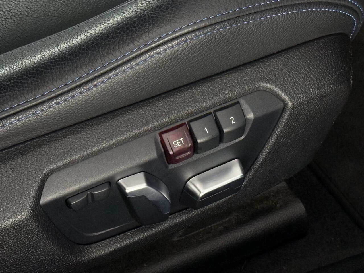 BMW 1 Series thumbnail Misc Controls