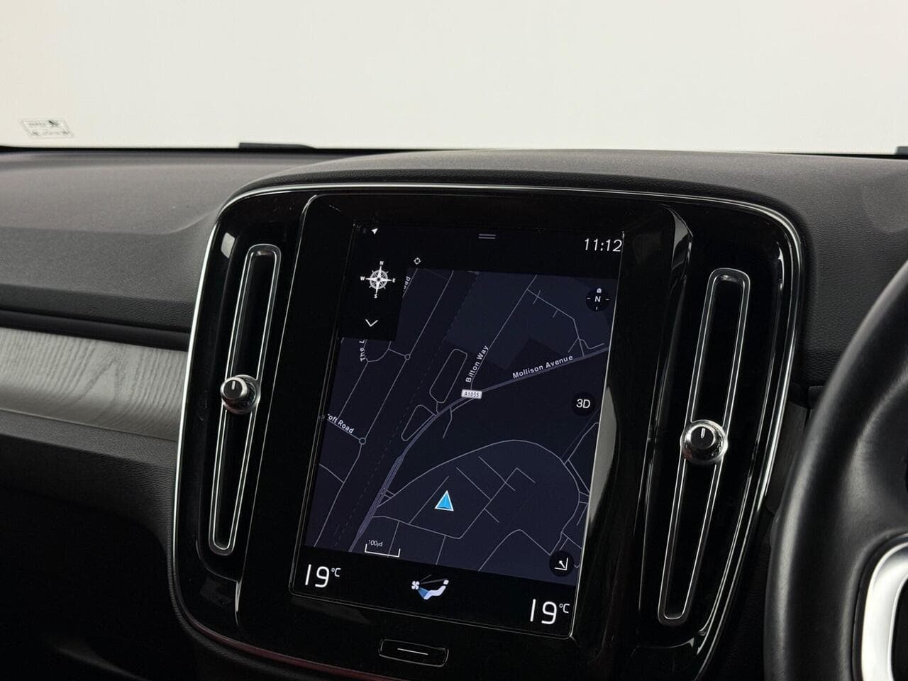 Volvo XC40 thumbnail Infotainment System