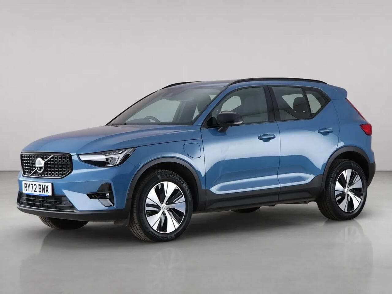 Volvo XC40 thumbnail Front Left