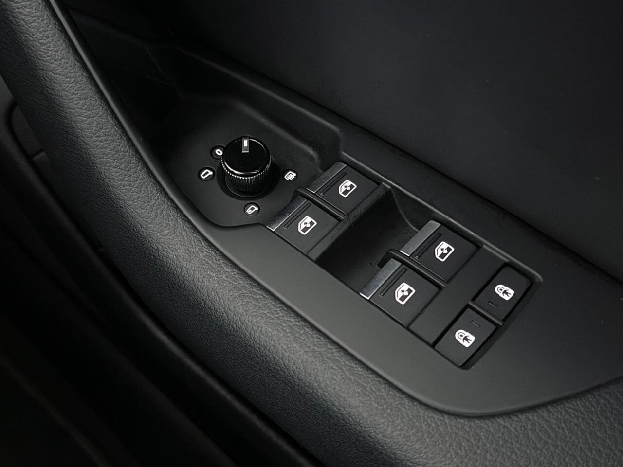 Audi A6 Saloon thumbnail Misc Controls