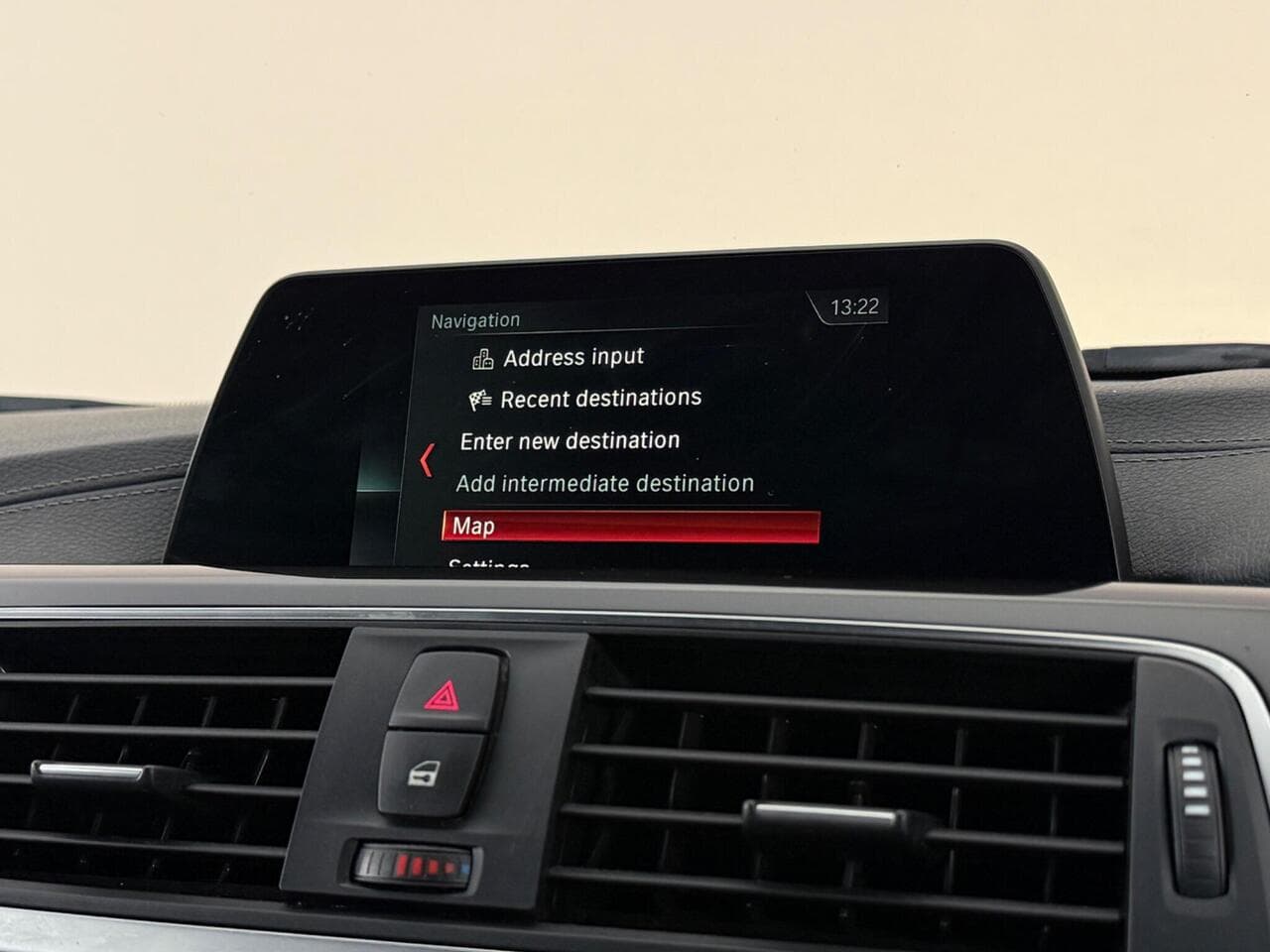 BMW 3 Series thumbnail Infotainment System