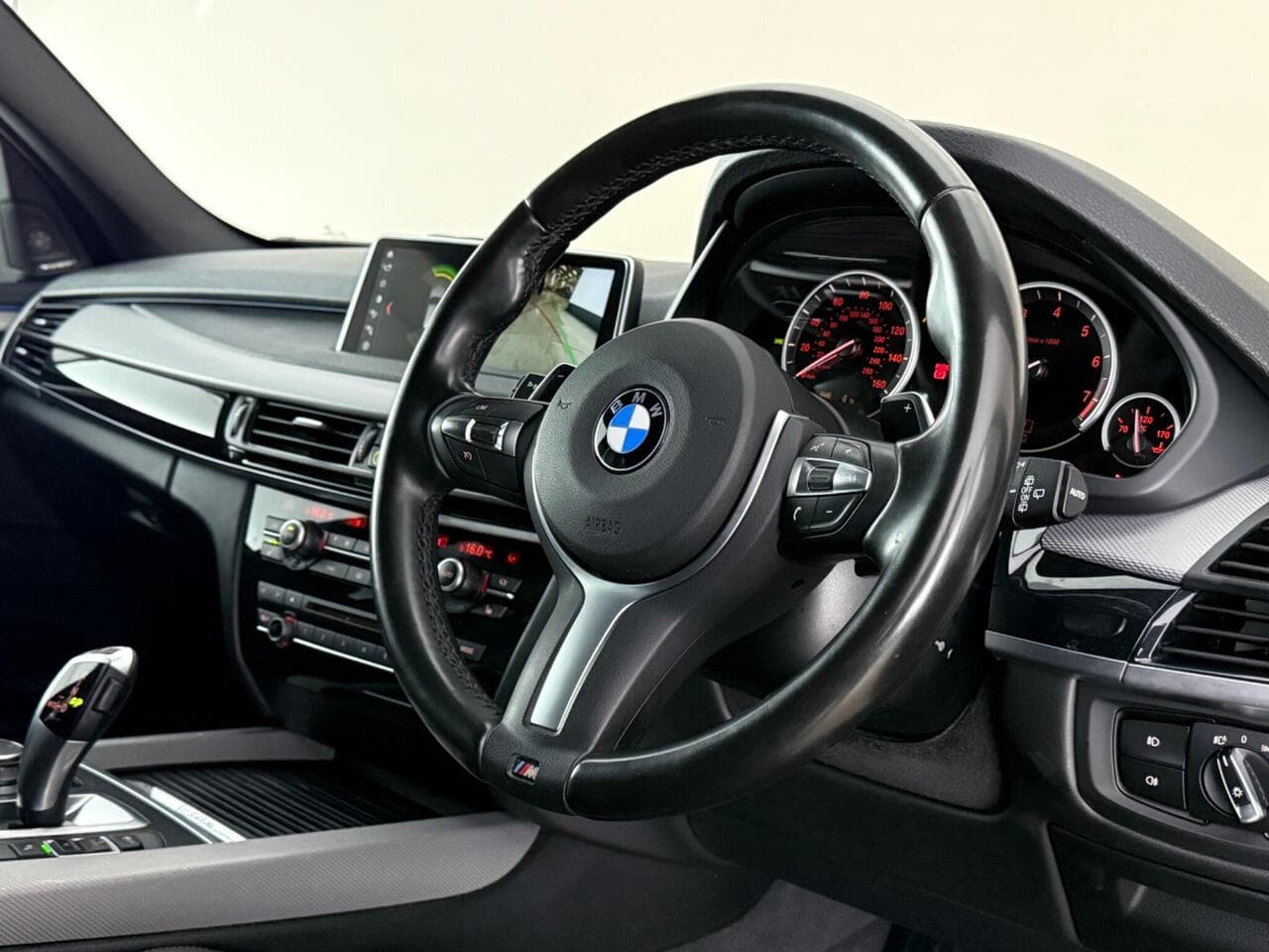BMW X5 thumbnail Steering Wheel