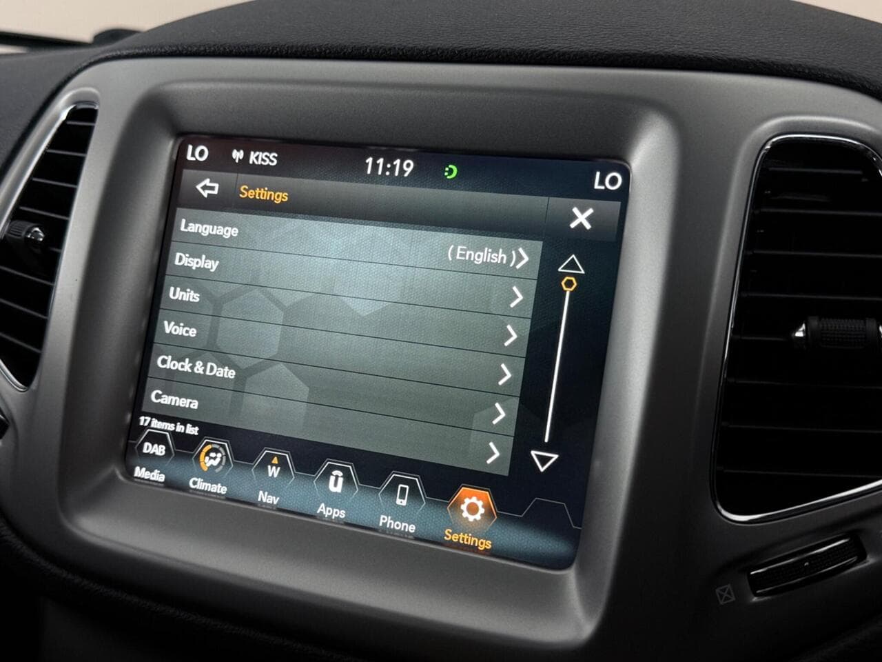 Jeep Compass thumbnail Infotainment System