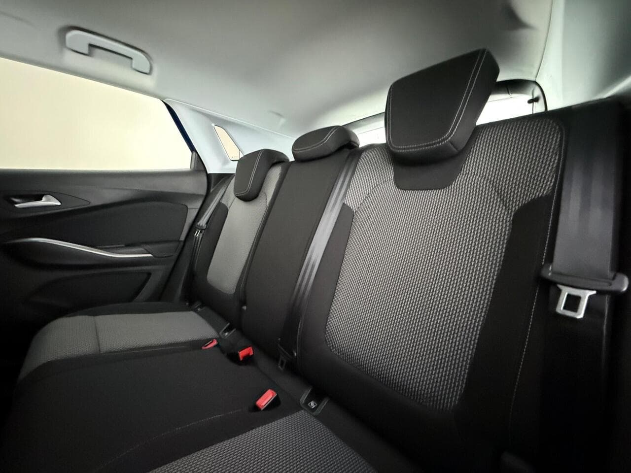Vauxhall Grandland X thumbnail Seats Rear