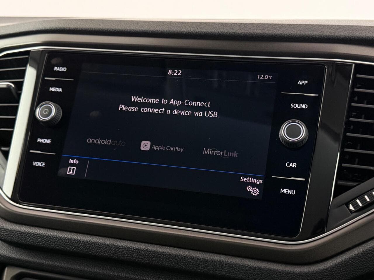 Volkswagen T-Roc thumbnail Infotainment System
