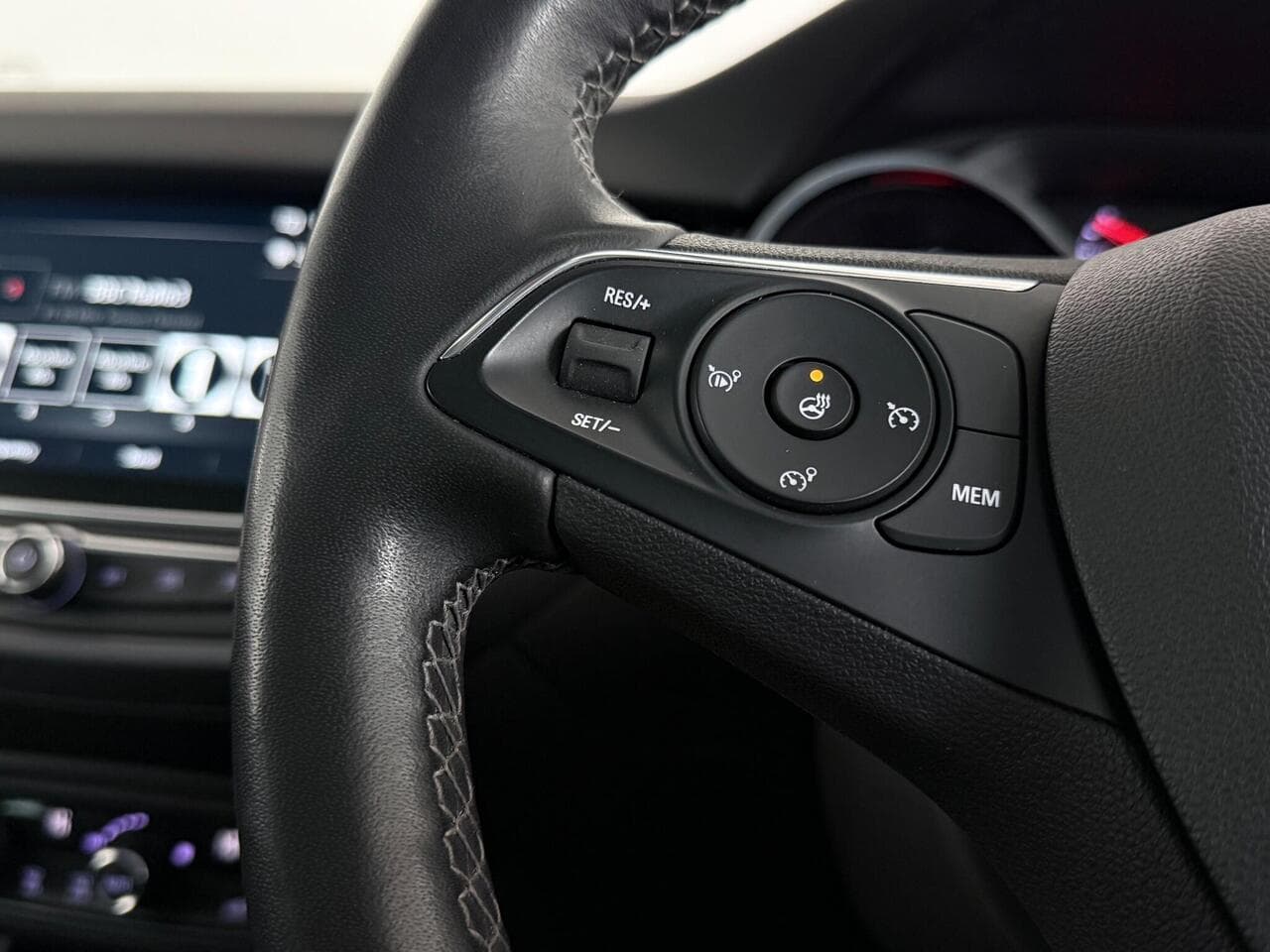 Vauxhall Crossland thumbnail Misc Controls