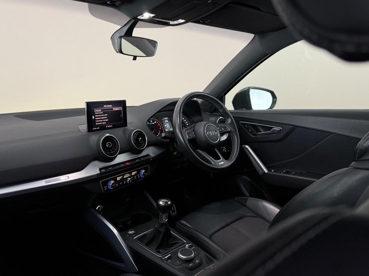 Audi Q2 thumbnail Interior Front