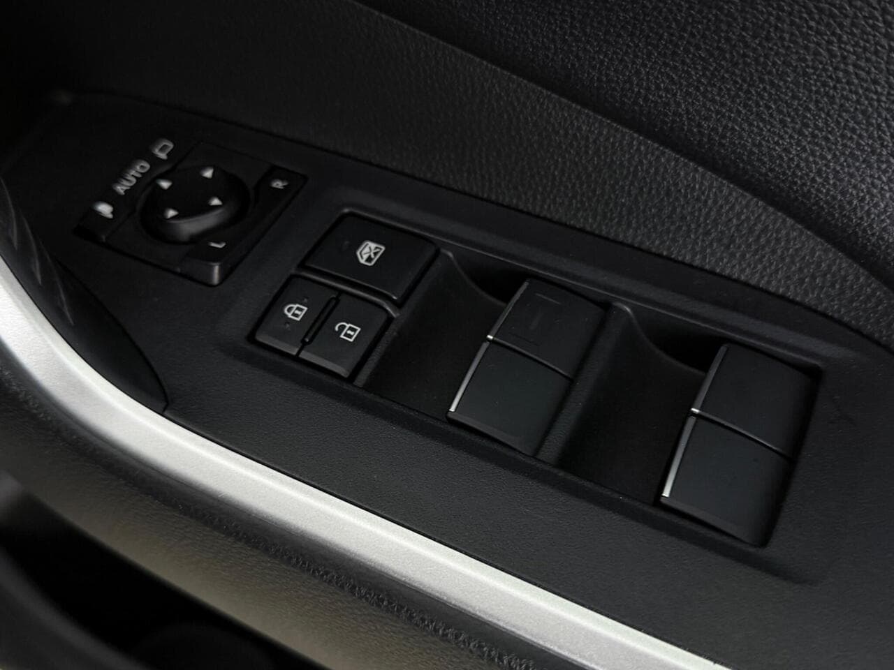 Toyota RAV4 thumbnail Misc Controls