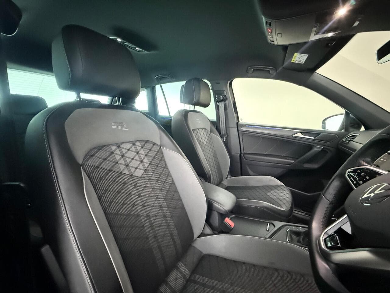 Volkswagen Tiguan thumbnail Seat Driver