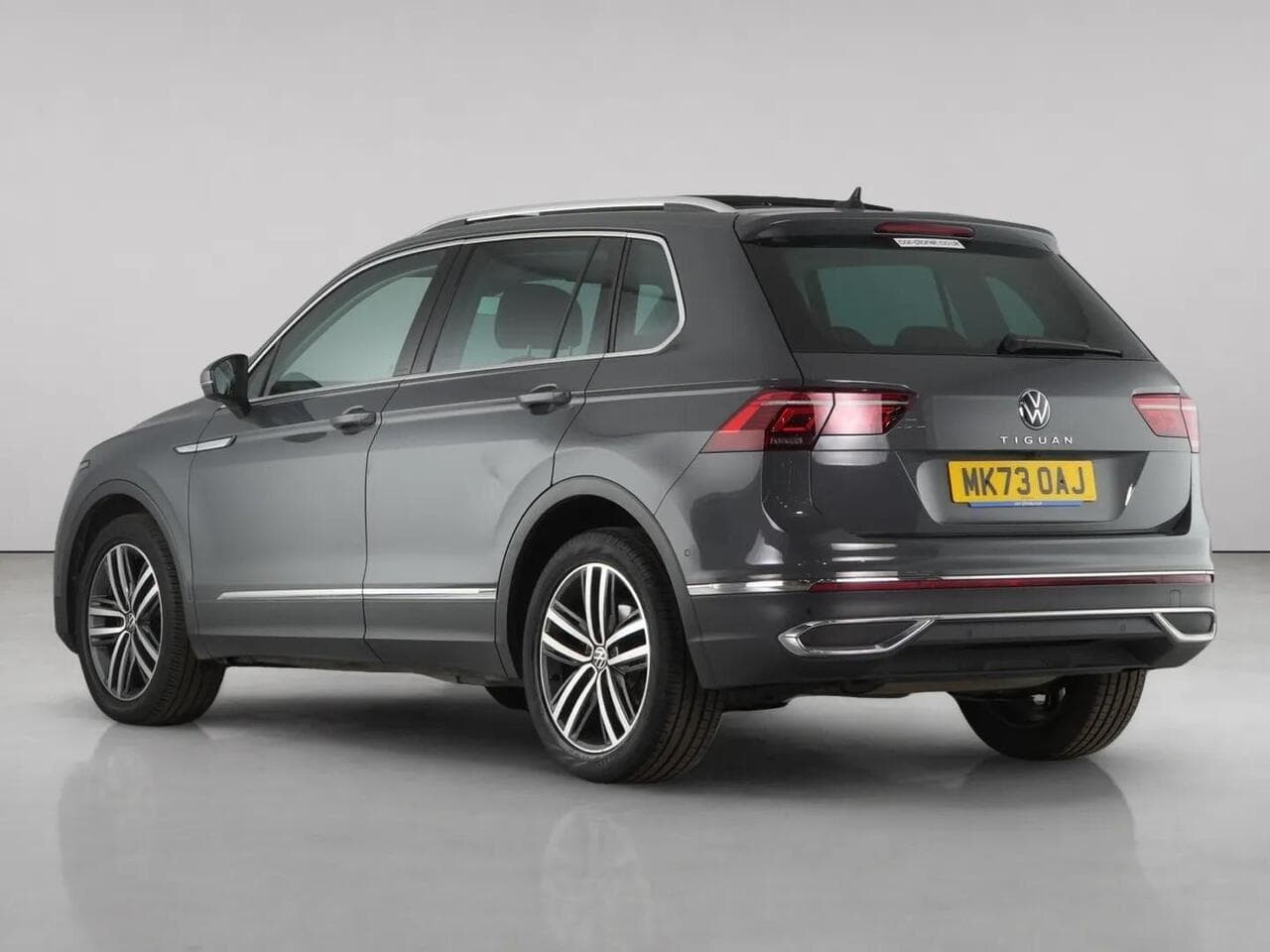 Volkswagen Tiguan thumbnail Rear Left