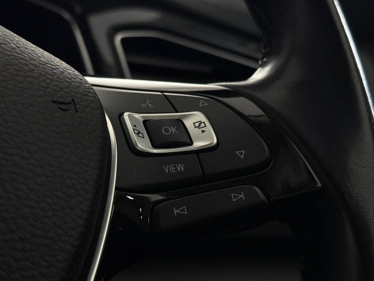 Volkswagen T-Roc thumbnail Misc Controls