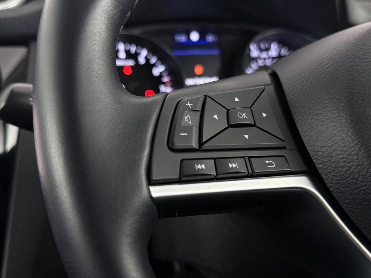Nissan Qashqai thumbnail Misc Controls