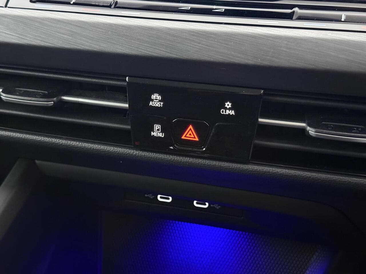 Volkswagen Golf thumbnail Infotainment System