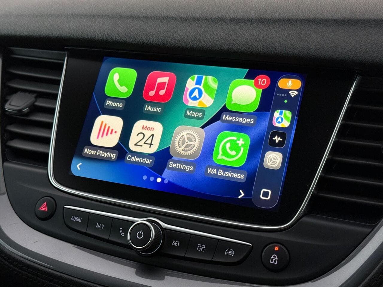 Vauxhall Grandland X thumbnail Infotainment System