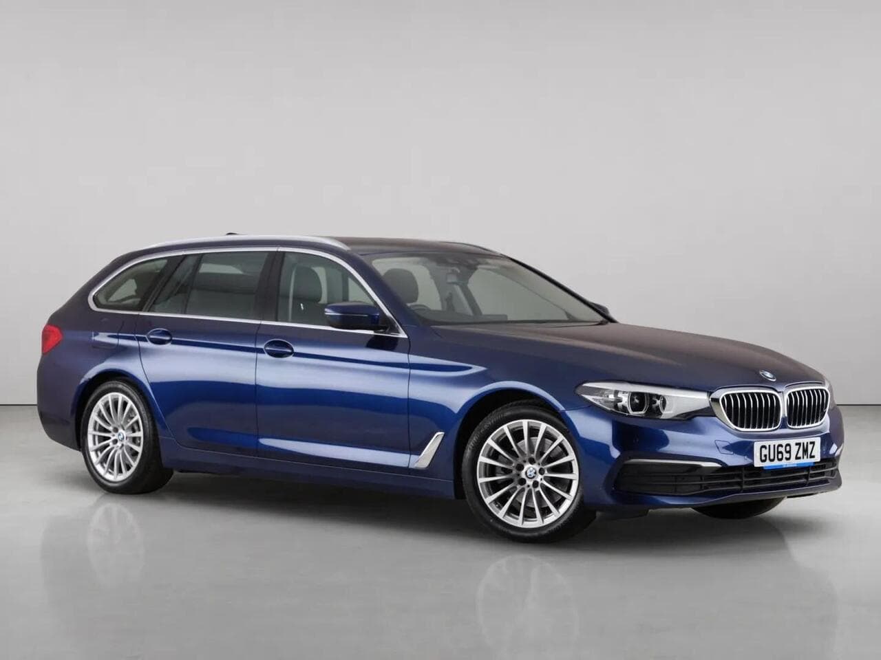 BMW 5 Series thumbnail Front Right