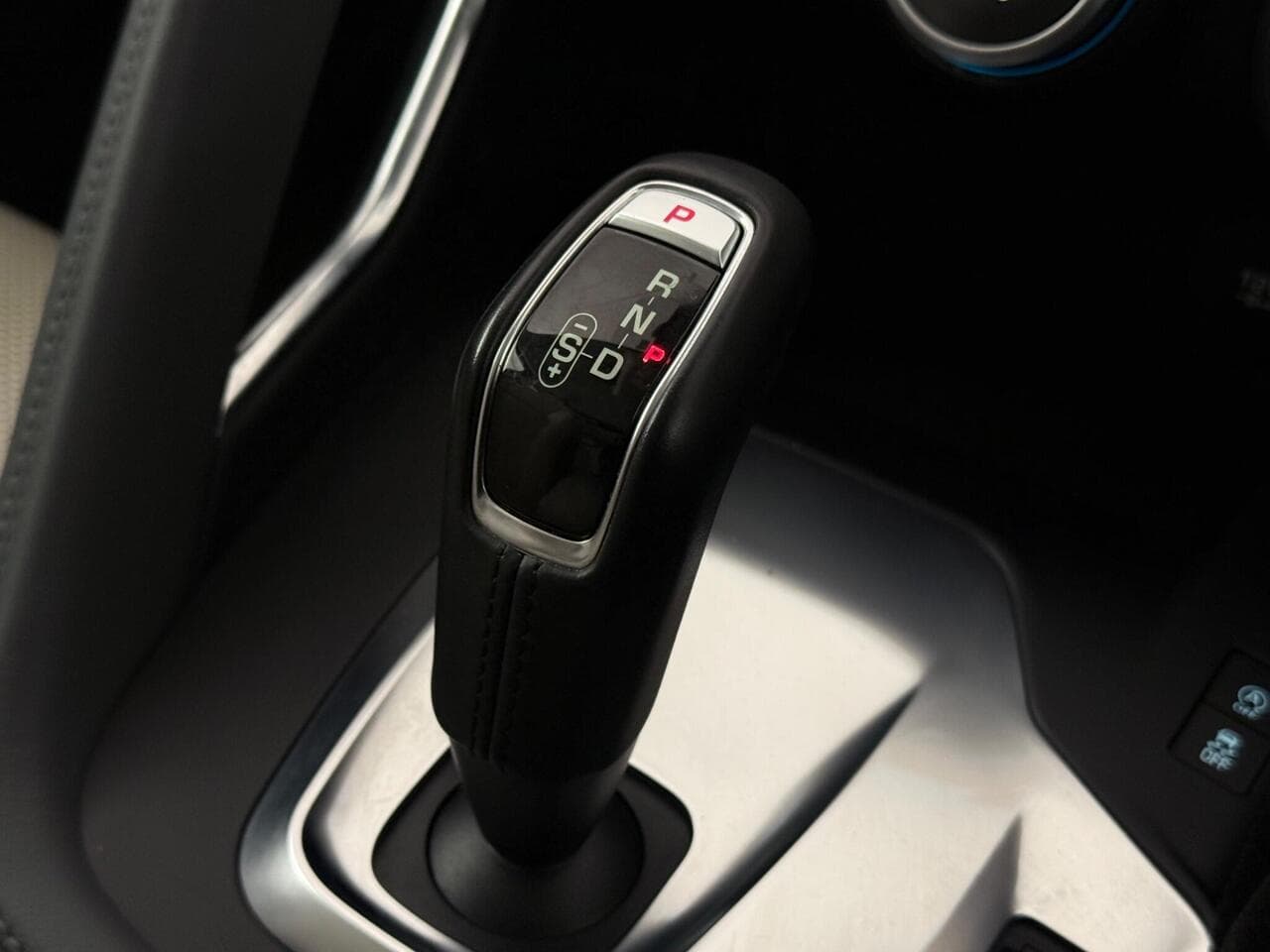 Jaguar E-PACE thumbnail Misc Controls