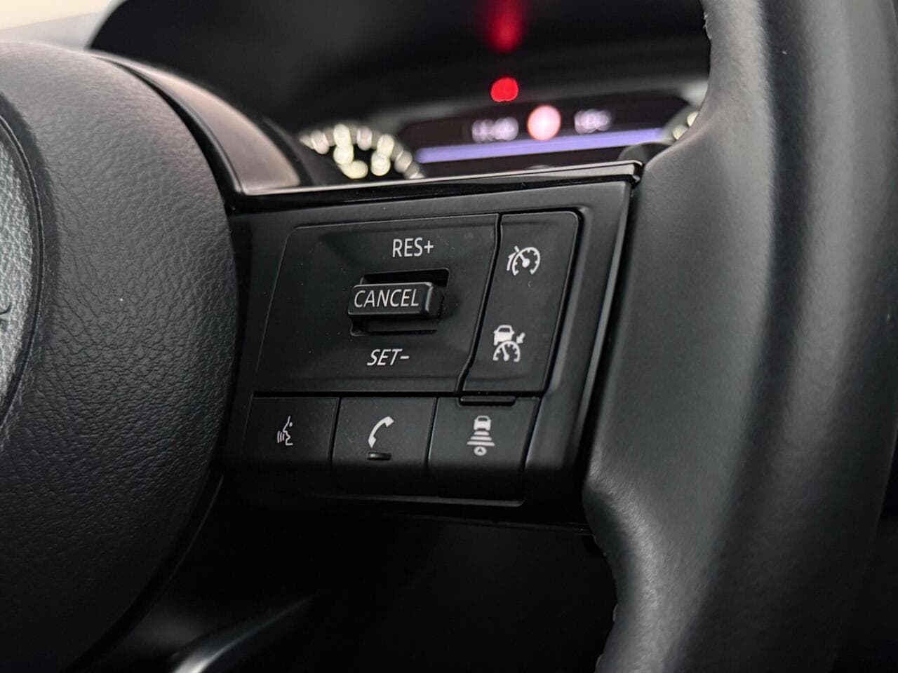 Nissan Qashqai thumbnail Misc Controls