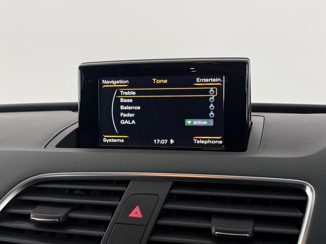 Audi Q3 thumbnail Infotainment System