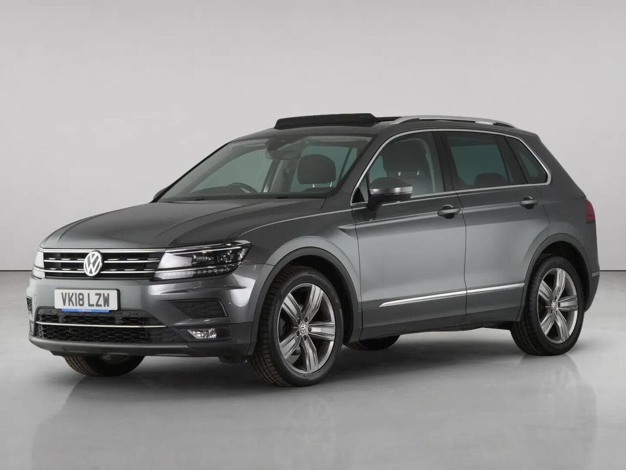 Volkswagen Tiguan thumbnail Front Left