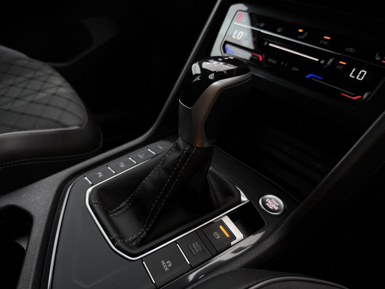Volkswagen Tiguan thumbnail Interior Front